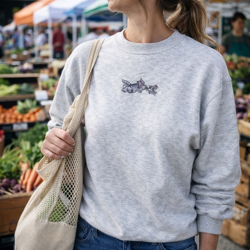 Fruit of the Loom Gray Cat Embroidered bat wing xxl crew neck Y2k